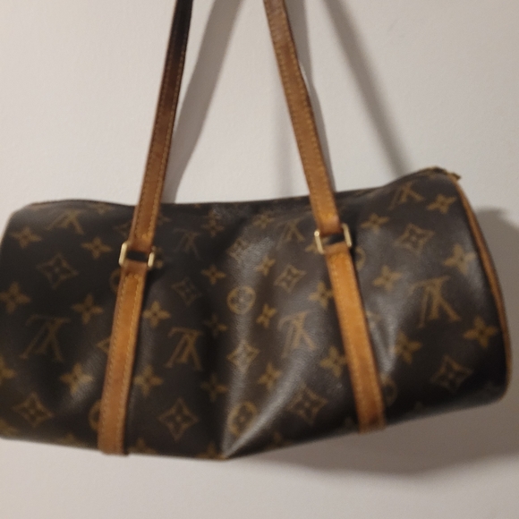 Louis Vuitton - Picture 3 of 3